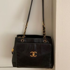 Authentic Chanel Medium Black Pre-owned Handbag